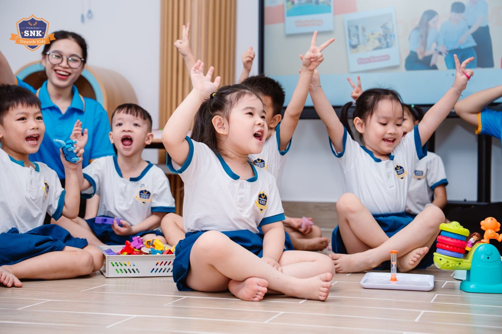 crayons, coloring book, coloring, hand, colors, coloring materials, art materials, school supplies, child, playing, colorful, fun, kid, childhood, kindergarten, preschool, education, preschooler, drawing, creativity, creative, crayons, coloring, child, kindergarten, kindergarten, preschool, preschool, education, education, education, education, drawing, drawing, drawing, drawing, drawing