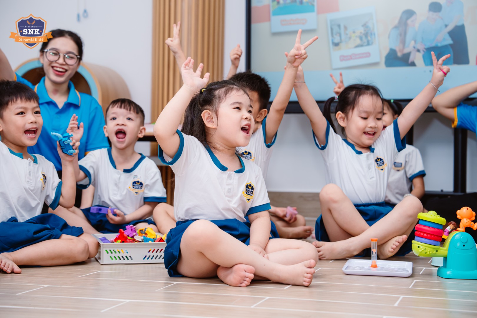 crayons, coloring book, coloring, hand, colors, coloring materials, art materials, school supplies, child, playing, colorful, fun, kid, childhood, kindergarten, preschool, education, preschooler, drawing, creativity, creative, crayons, coloring, child, kindergarten, kindergarten, preschool, preschool, education, education, education, education, drawing, drawing, drawing, drawing, drawing